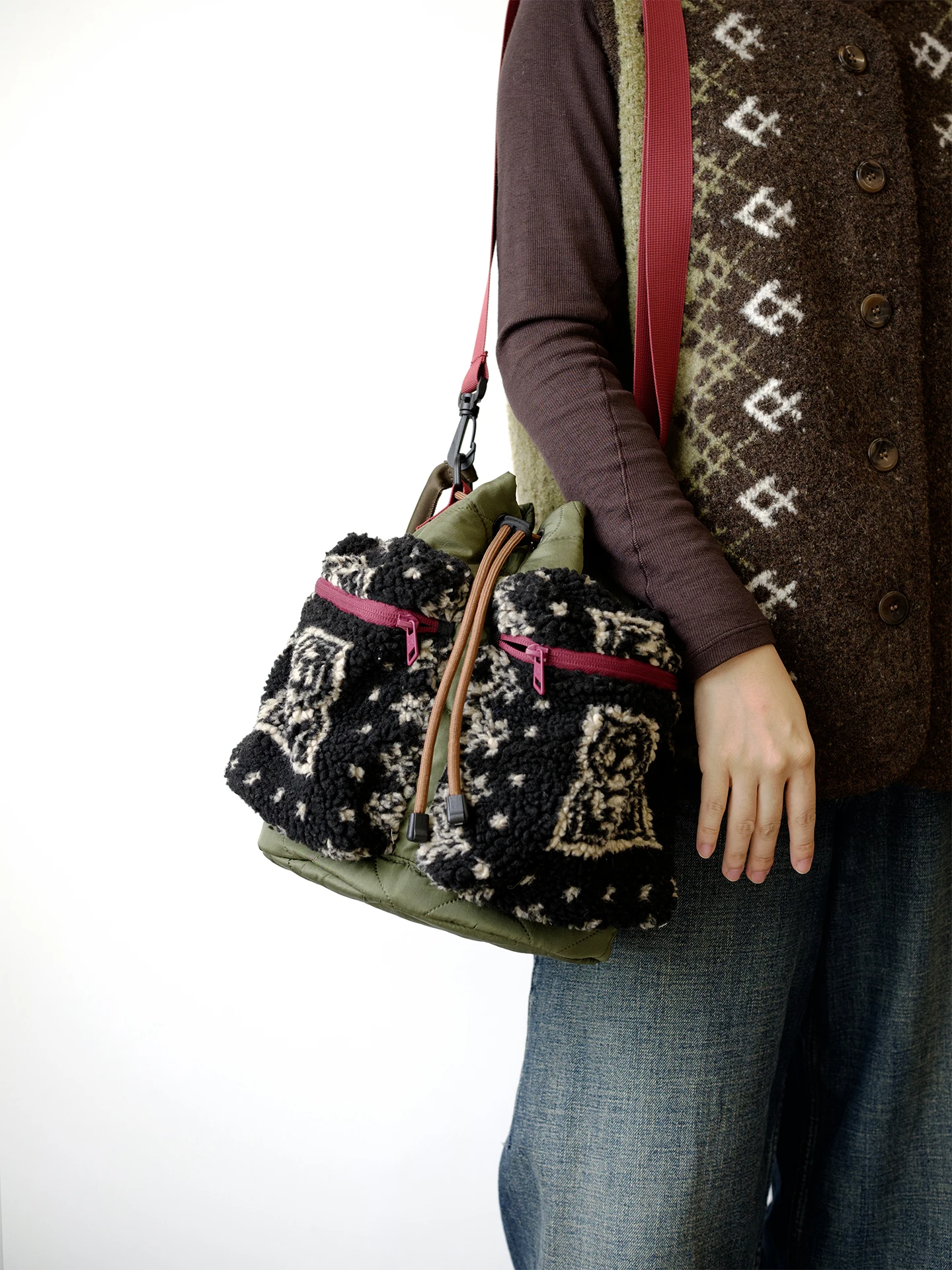 Retro Plush Bucket Bag Crossbody Bag Women's Small Basket Fashionable Soft Shoulder Bag Magnetic Clasp Casual Handbag