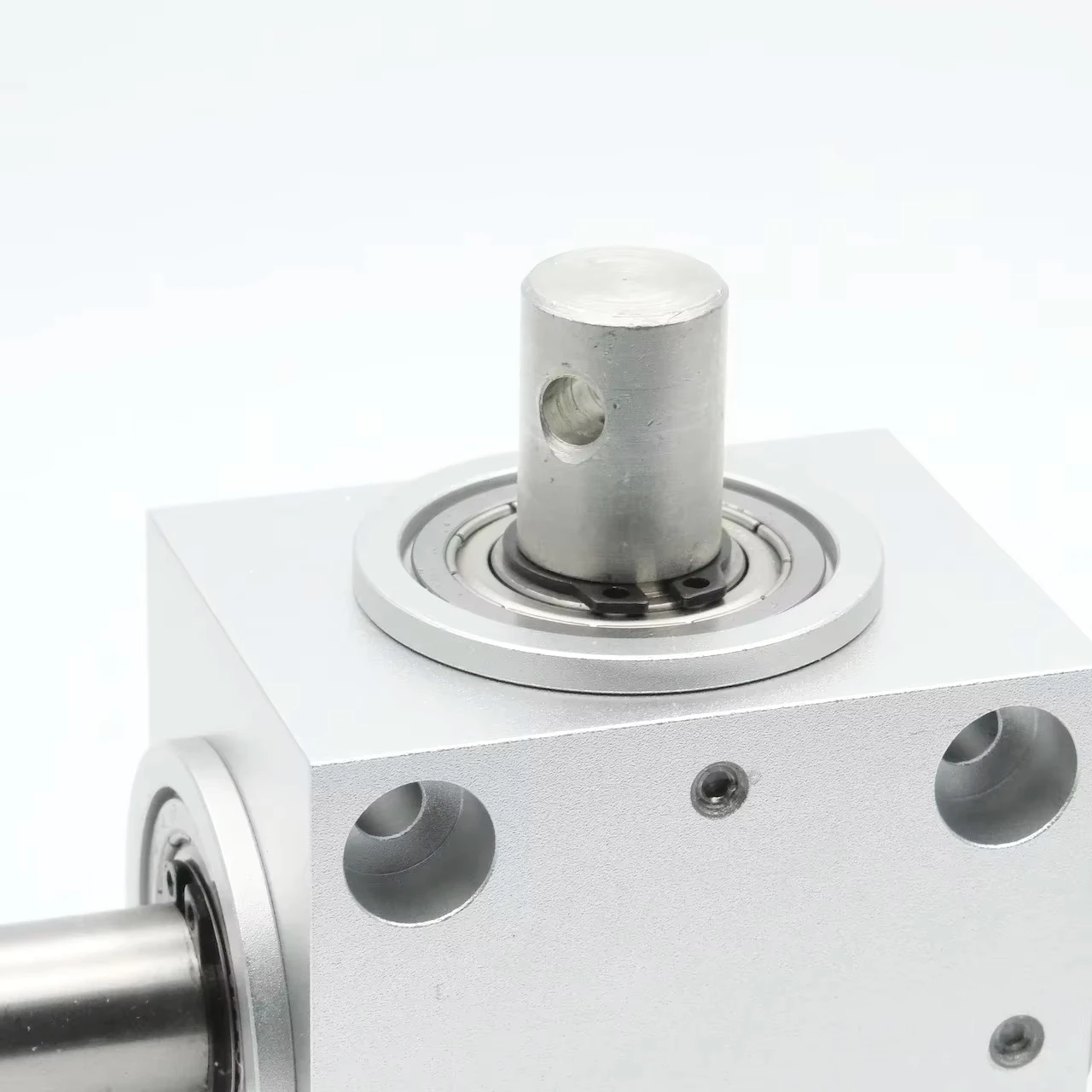 1:1 Horizontal Right Angle Gearbox 15mm Shaft 1.5M 20T 90-Degree Commutator Side Installation Automated Rotary Tiller Seeder