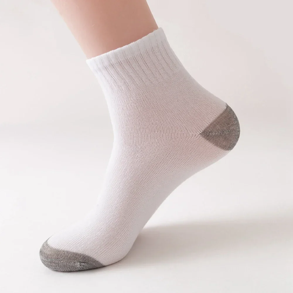 Mid -tube men's  manufacturers wholesale mid -tube men's solid color adult socks sports socks and foot