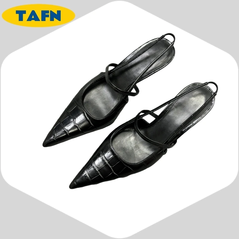 

Глянцевые остроконечные босоножки с черным узором, атласные женские туфли на каблуке с открытой пяткой — свадебные туфли подружки невесты на шнуровке, AE2222