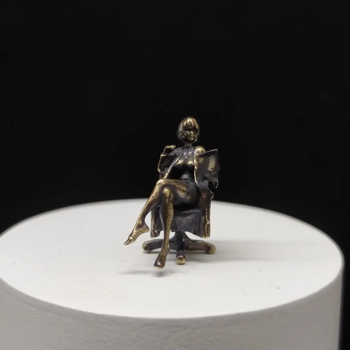 Brass Female Doctor White Coat Goddess 1:64 Doll Model Handheld Miniature White Mold Figure
