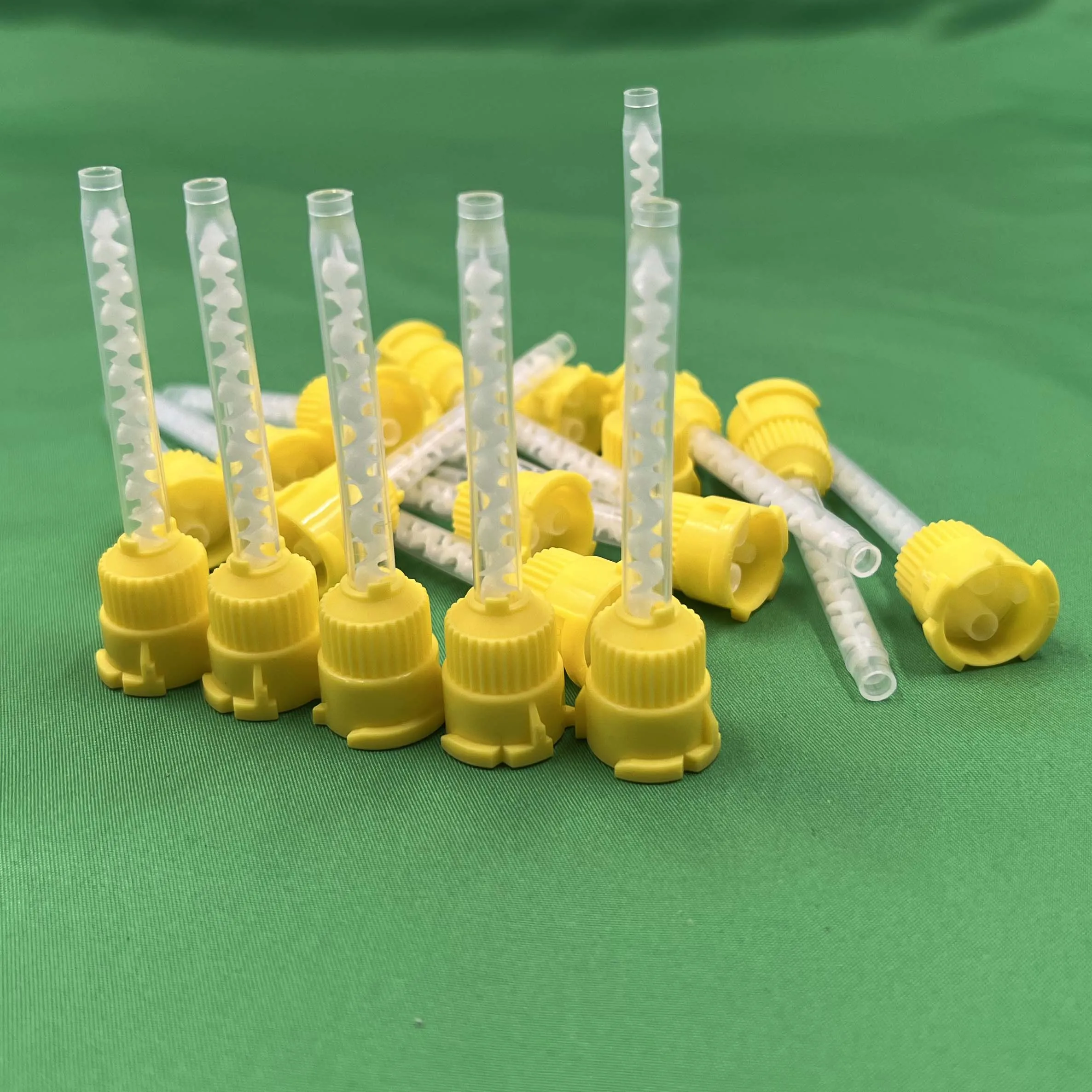 50pcs Dental Mixing Tips Disposable Silicone Rubber Mixing Head Dentistry Materials Silicone Rubber Gun Conveying Mixing Tubes