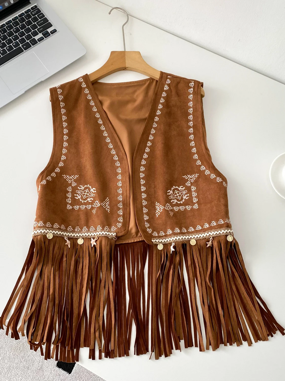 

Retro Artistic Women's Vest 2025 Autumn Winter Holiday Faion Heavy Embroidery Svel Tassel Deer Skin Velvet Jaet