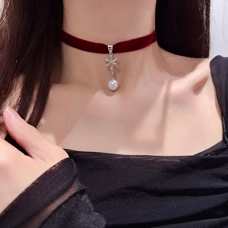 Classic Gothic Tattoo Wine Red/black Velvet Choker Crystal Snowflake Pearl Pendant Necklaces for Women Fashion Jewelry Xmas Gift