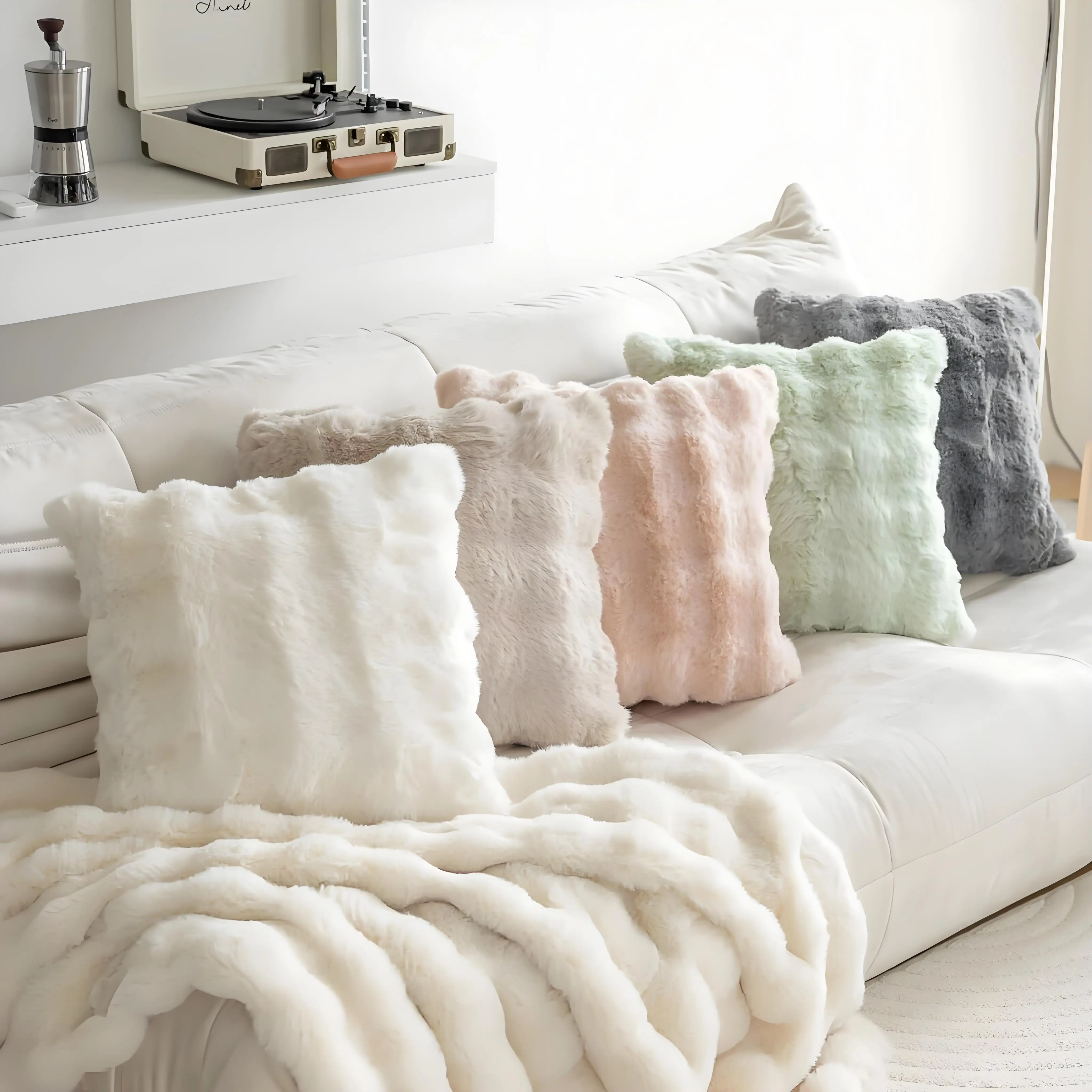 

Cloud-Like Faux Fur Pillow Covers (Set of 2), 18x18 Inch Plush Decorative Pillowcases for Couch and Bedroom