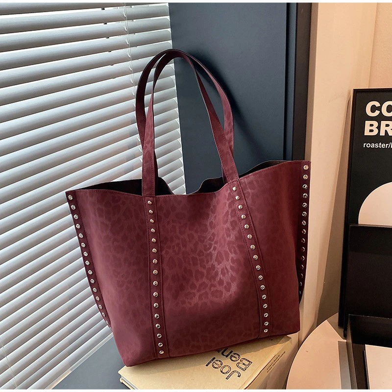 Leopardenmuster Mattierte Wildleder-Schultertasche mit Nieten, Damen Handtasche mit Metallnieten, Vintage Große Kapazität Herbst-Winter-Handtasche – Detail 11