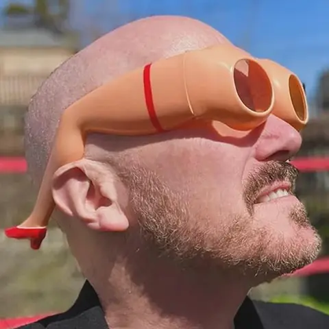 Nieuw in grappige vorm zonnebril Draagbare grappige zonnebril Party voor mannen Vrouwen Funny Party zonnebril Kinderbril