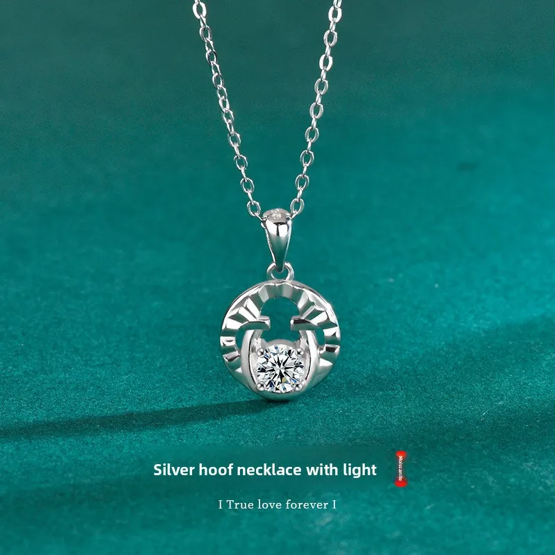 

S925 Rhodium Plated 0.5CT D Color Moissanite "Silver Hoof with Light" Pendant Necklace for Women