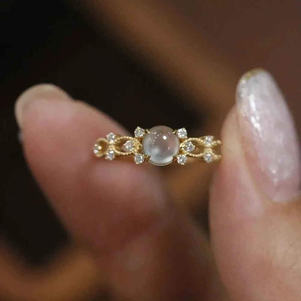 Retro Exquisite Hollowed-out Filigree Micro-inlay Zircon Imitation Moonstone Egg-shaped Rings for Women Romantic Jewelry Gifts