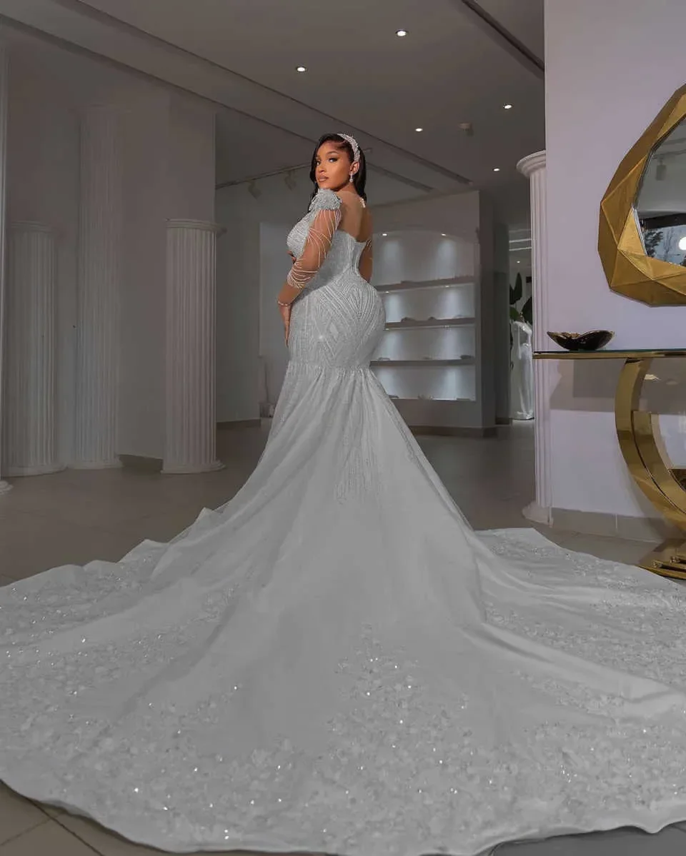 Abito da sposa lussuoso con ricamo di perline di pizzo a sirena Abito da sposa formale a maniche lunghe con colletto trasparente sexy personalizzato