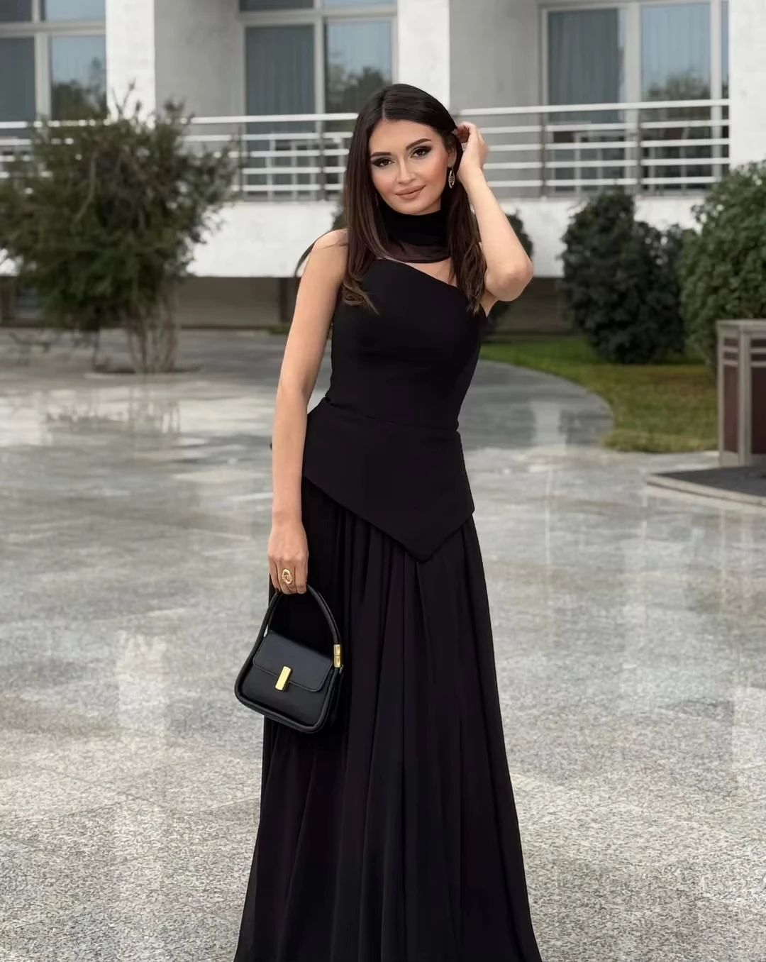 فستان حفلة موسيقية أسود بدون حمالات بدون أكمام مخصص، ثوب مسائي مطوي، سحاب خلفي، طول الأرض، فستان رسمي للحفلات للنساء