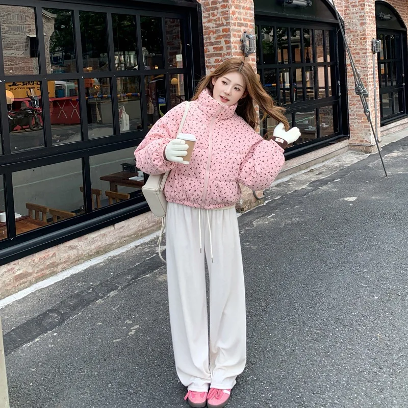 2025 nouvelle veste en coton à fleurs pour les étudiantes d'hiver courte petite veste en coton ample épais couleur unie polyvalente Simp