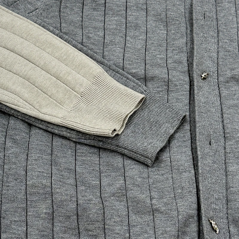 2026 ربيع خريف جديد أزياء رجالي Sweatercoat خمر طاقم الرقبة زر متابعة بالأزرار الرجال عارضة بلون مضلع متماسكة الستر