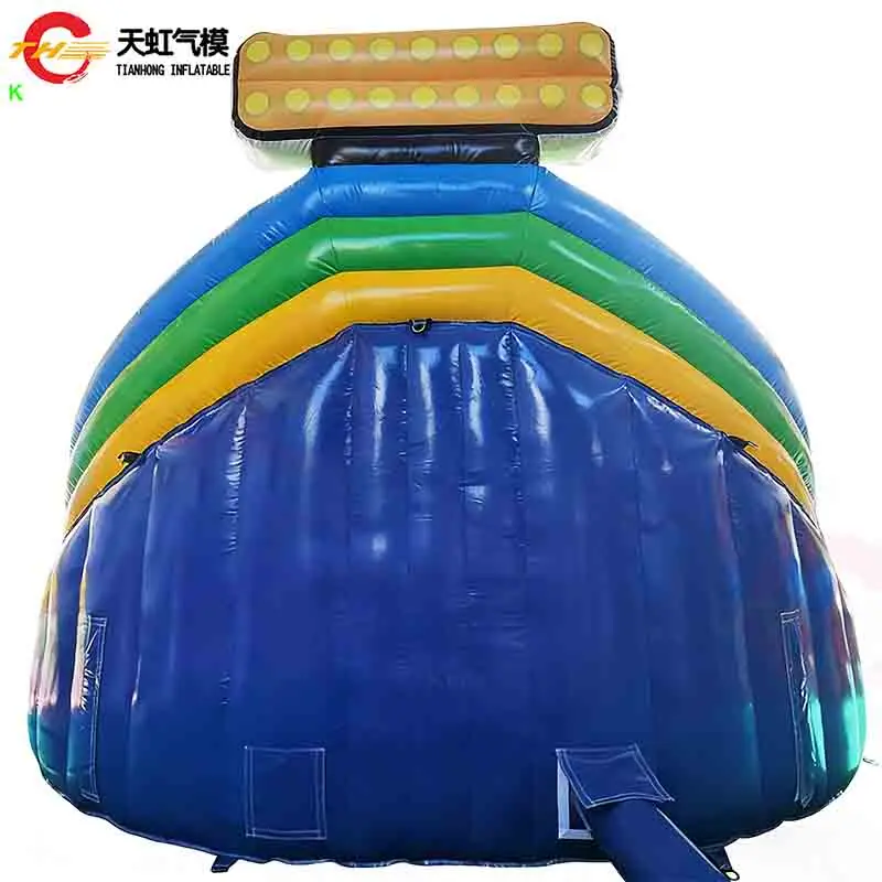 Castelo Inflável Temático de Futebol com Escorregador e Obstáculos