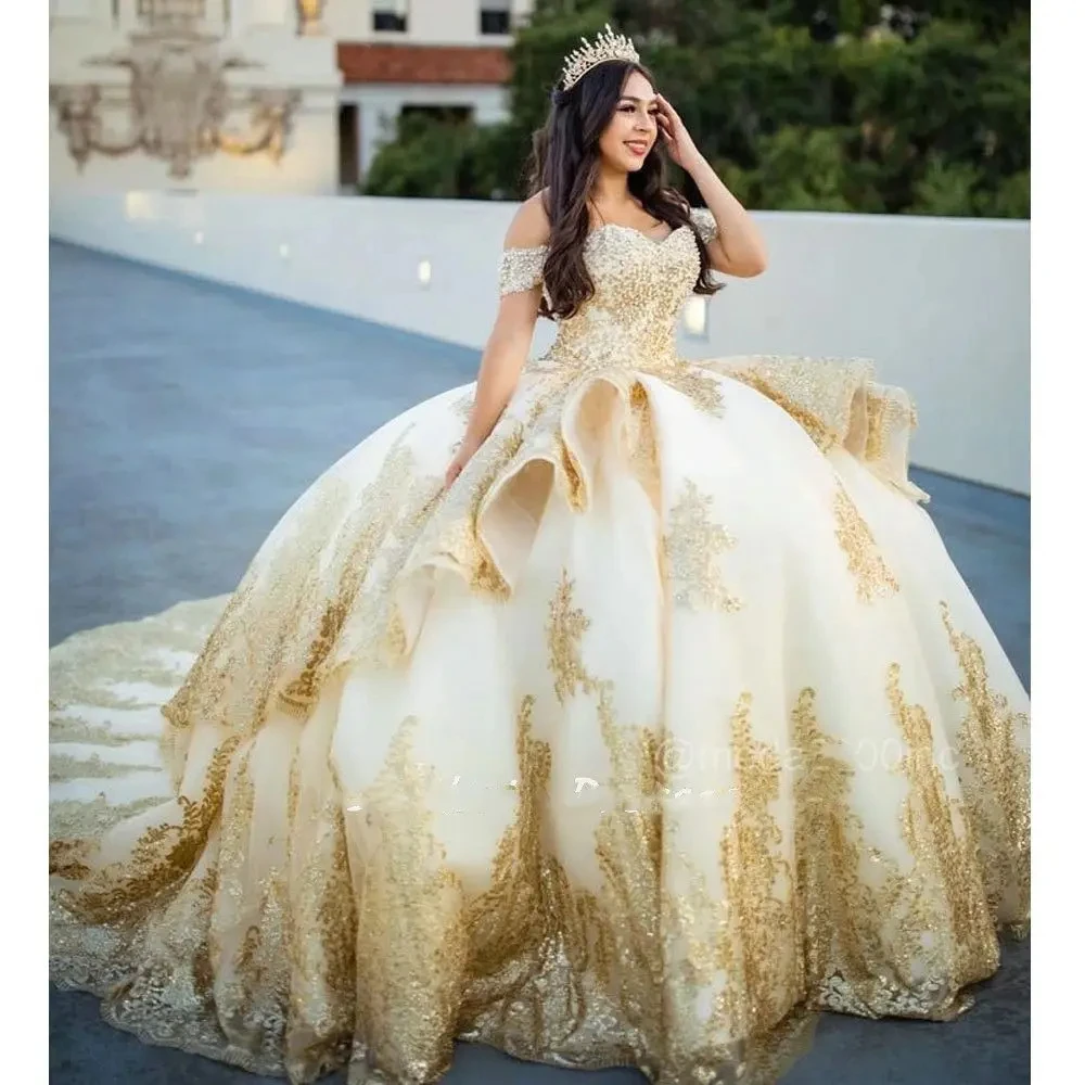 Aangepaste glanzende gouden quinceanera jurk baljurk kant applique kralen ruches sweet 16-jurk vestidos de xv anos trouwjurk