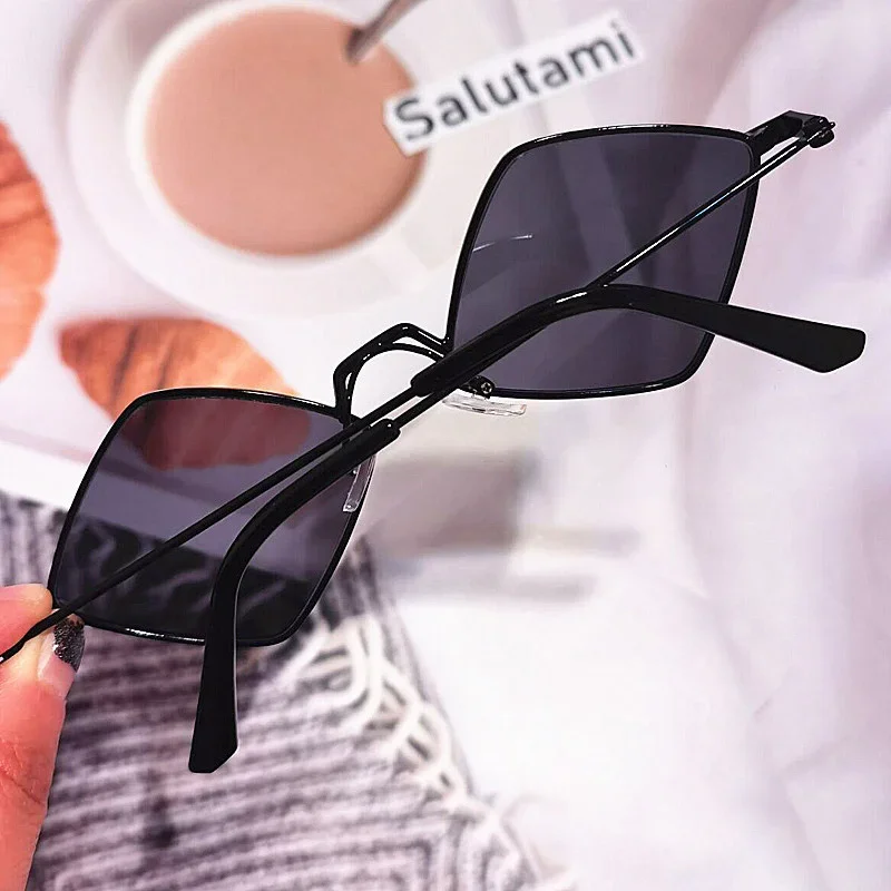 Einzigartige Diamantform Kleine Sonnenbrille für Frauen Neue Mode Ultraleicht Schwarz Grau Gradient Sonnenbrille Männer Retro Brillen Uv4090 – Detail 5