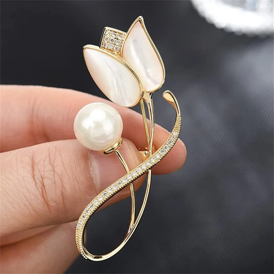Exquisite White Enamel Magnolia Brooch For Women Unisex Luxury Rhinestone Pearl Plant Brooches Suit Dress Accessories Jewelry