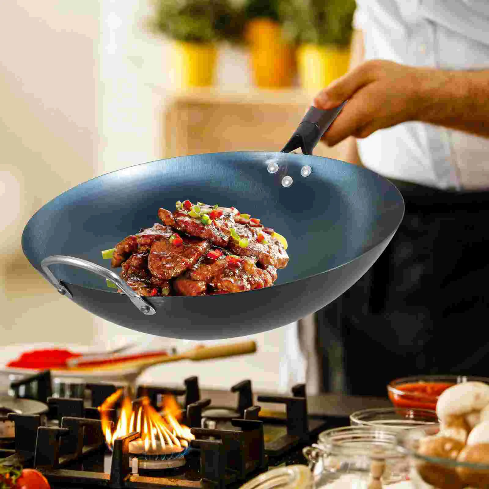 Traditional Iron Non Stick Fry Pan Wooden Handle Carbon Steel Non Stick Fry Pan Stir Fry Pan Non-Stick Iron Frying Pan Flat