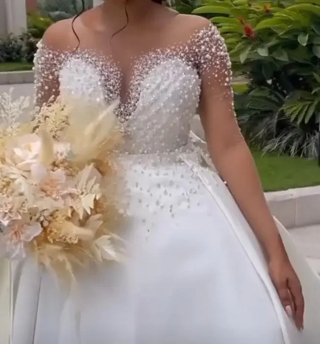 Customized 2025 Luxury Women's Wedding Dress Elegant Style Shoulder-Length High Quality Bridal Gown