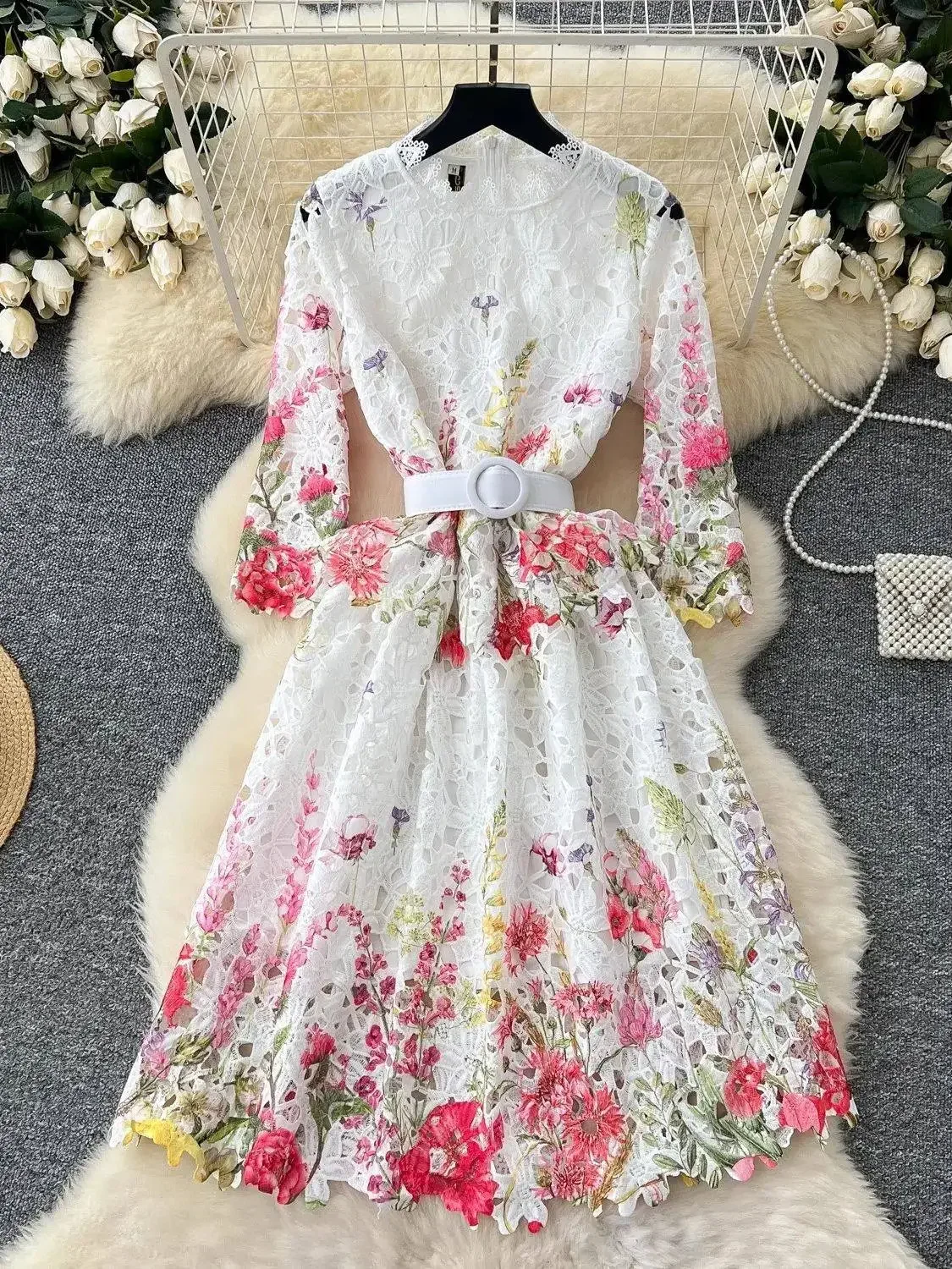Robe élégante en dentelle creuse brodée florale de style rural pour femmes, ceinture colorée cintrée, ourlet irrégulier, nouvelle mode de soirée