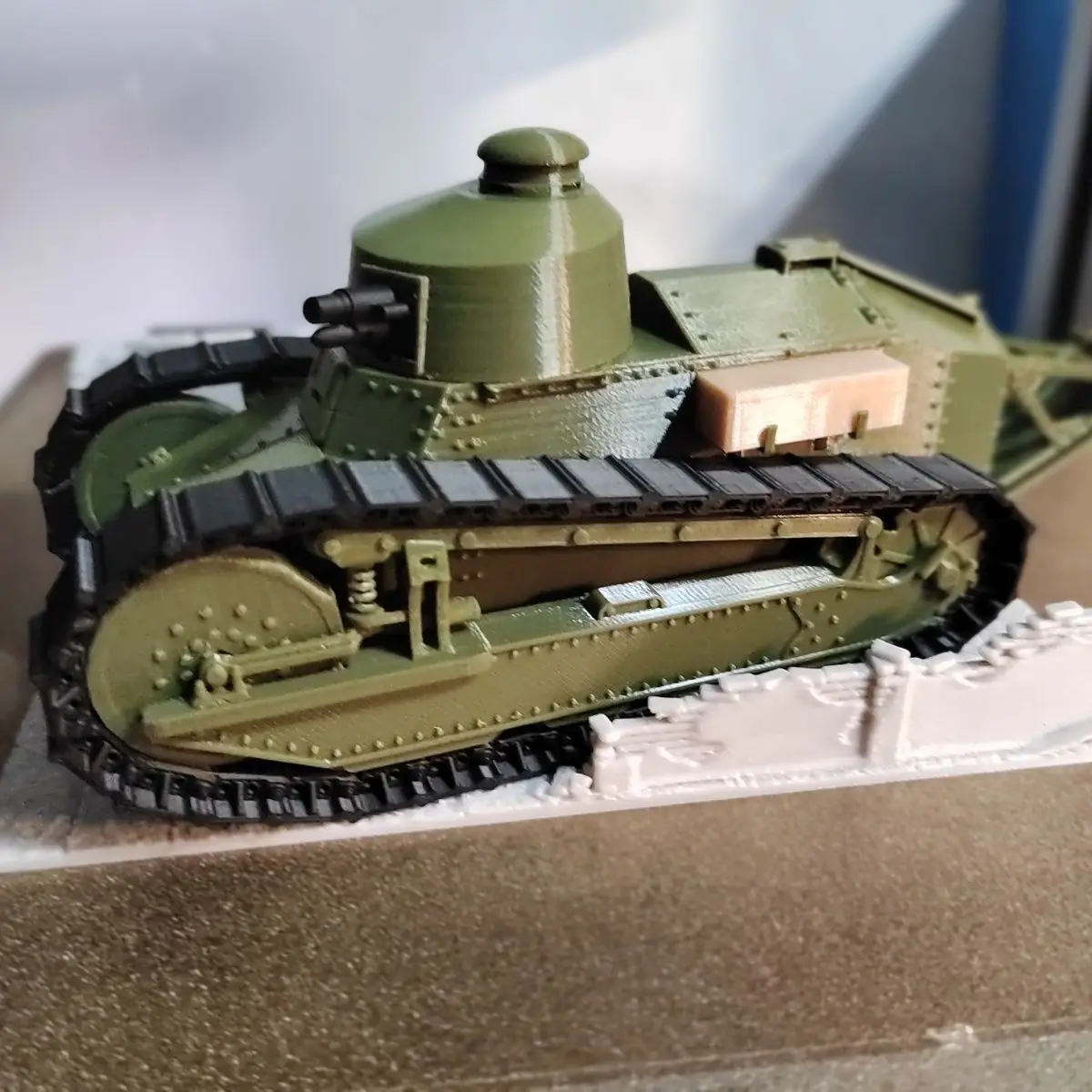 

French Renault FT-17 Tank Model - 1:35 Scale Finished Display Piece, Historic First Modern Tank with Rotating Turret