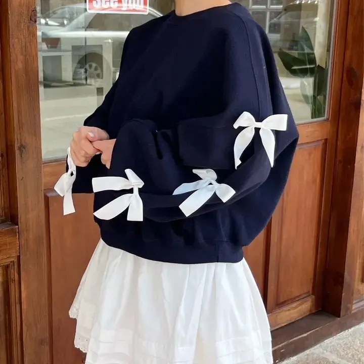 Wiosna 2025 Dongda Gate Luźna Bluza z Kapturem o Długim Kroju z Okrągłym Dekoltem Damska Modny Design Wiązana Do Pracy Elegancka Czysta...