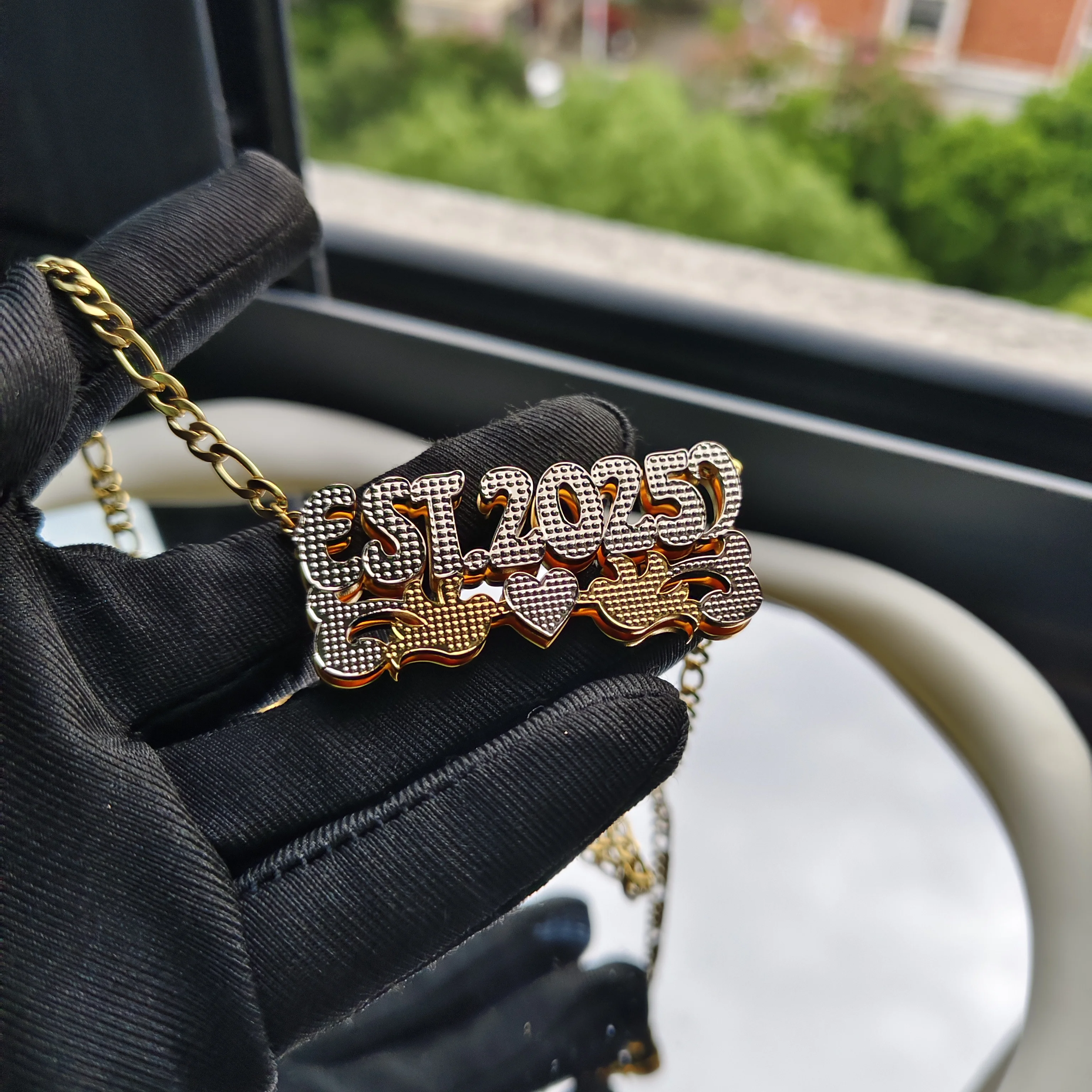 DHQH Nowy Personalizowany Wisiorek z Tabliczką Imienną Dwupoziomowy Personalizowany Wisiorek z Literą 3D Tabliczka Imiennica Prezent na Święta Bożego Narodzenia dla Niej/Niego