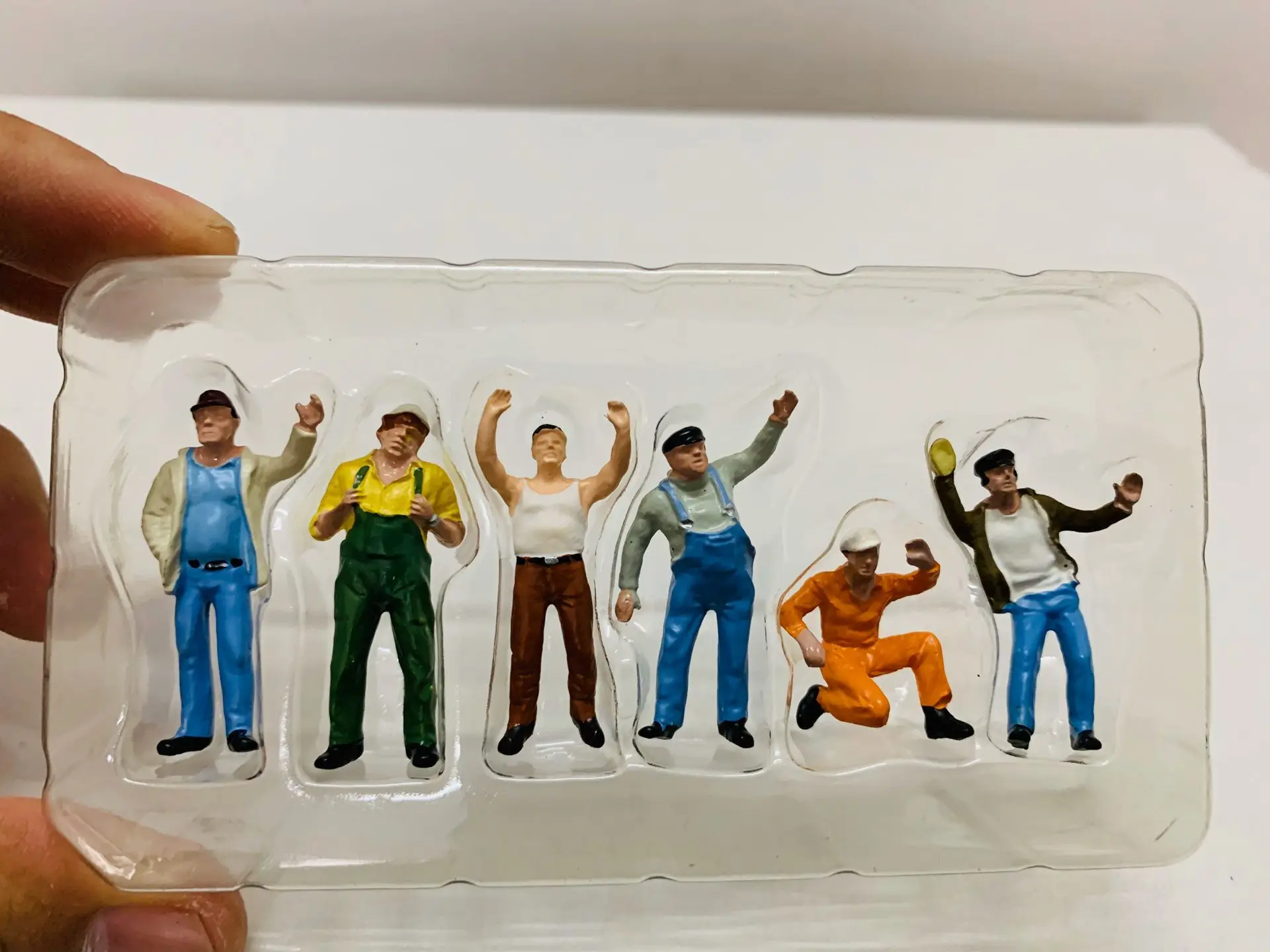 

1:50 Scale Plastic Model Engineering Worker Figure 3.7CM(1.45") 6 Pcs !! NEW