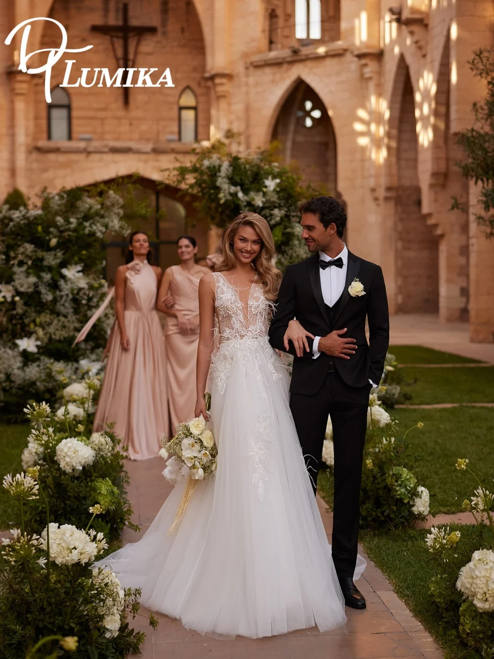 

Sexy Deep V-Neck Lace Wedding Dress 2026 Classic Appliquéd Lawn Bridal Gown Graceful A-Line Tulle Floor-Length Dress Customized