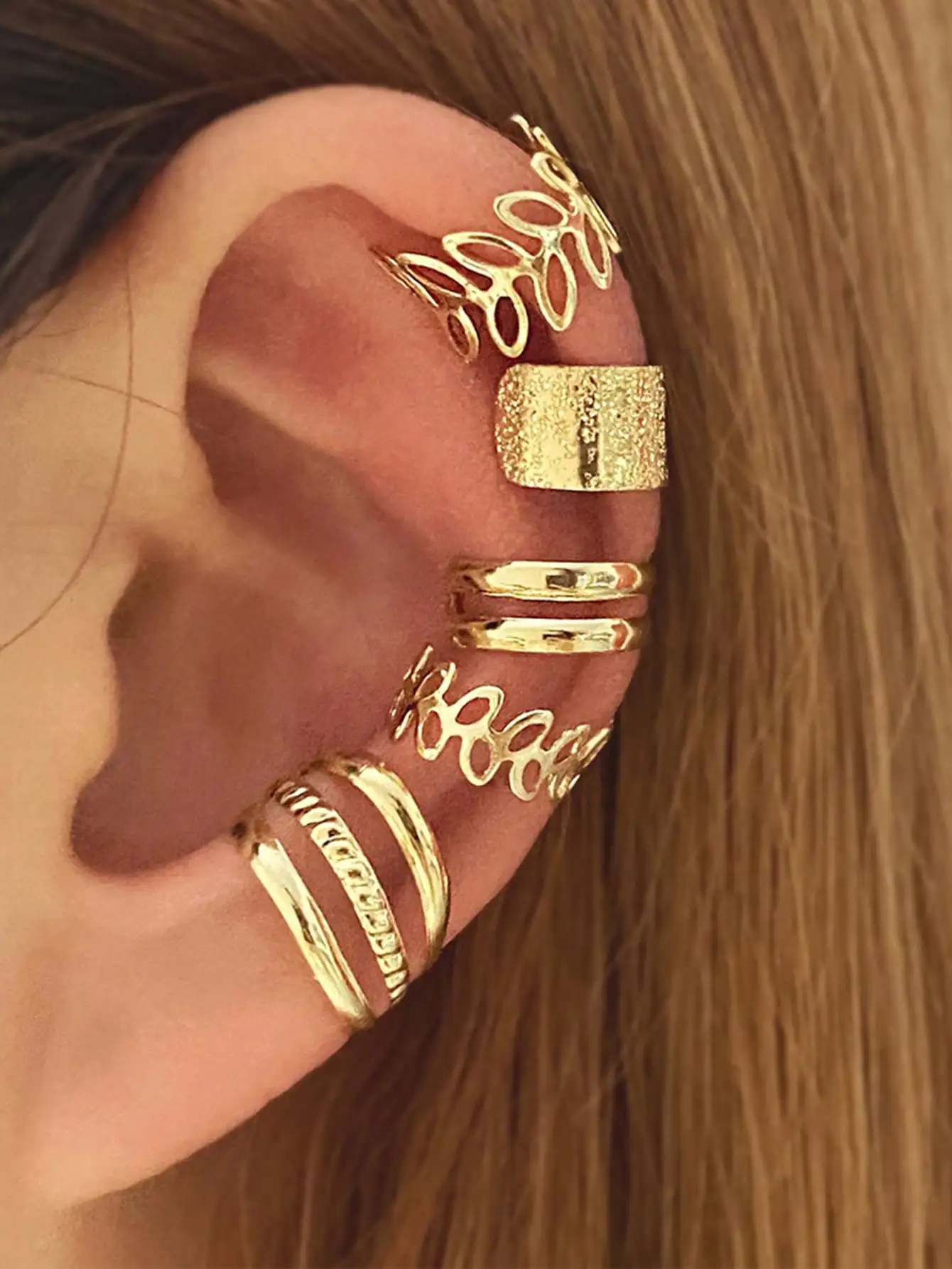 

Набор из 5 золотистых наушников-клипс, без прокола, с дизайном в виде листьев и текстурой, для женщин, идеально подходит для вечеринок и повседневной носки