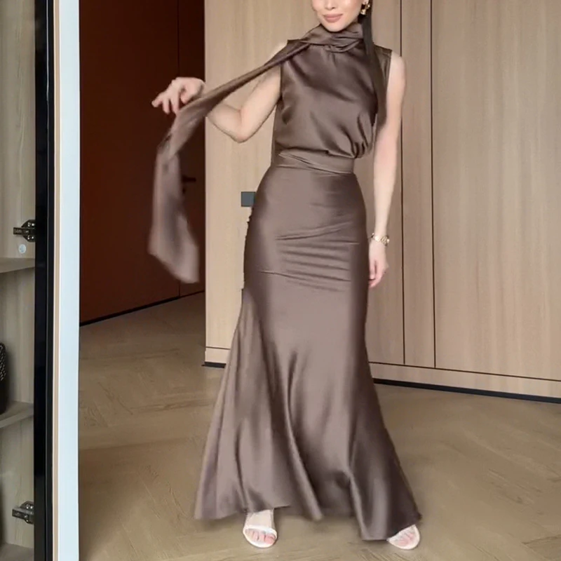 

Lady Elegant High Waisted Party Outfit Simple Satin Slim Fit Two Piece Set Sexy Hanging Neck Sleeveless Top and Long Skirt Suit