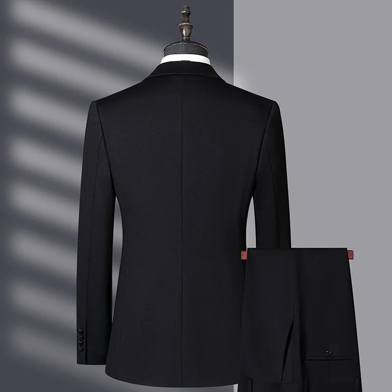 (76) Two-piece suit with black smooth fur lining