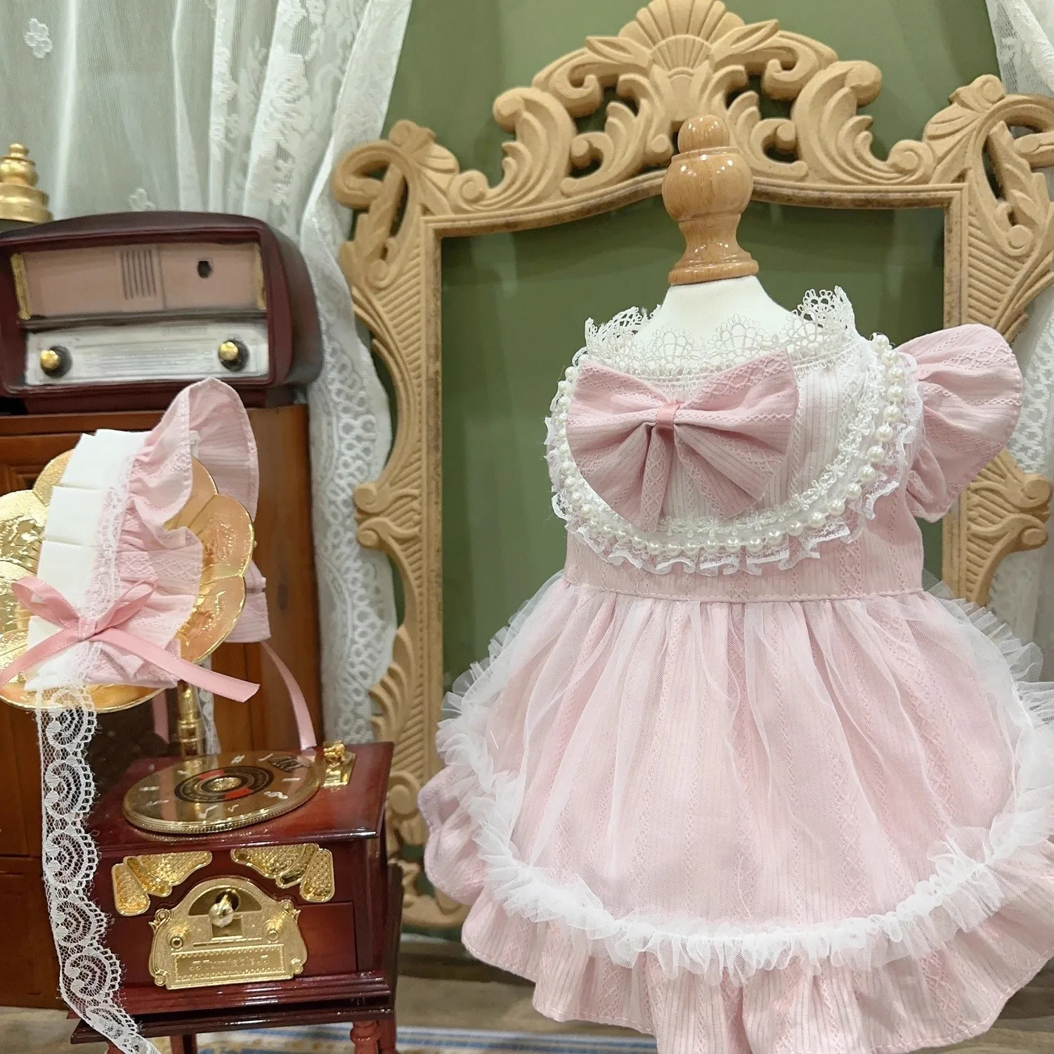 

Pink Pearl Lace Handcrafted Lolita-Style Pet Dress Cats Dogs Rabbits Princess Dress