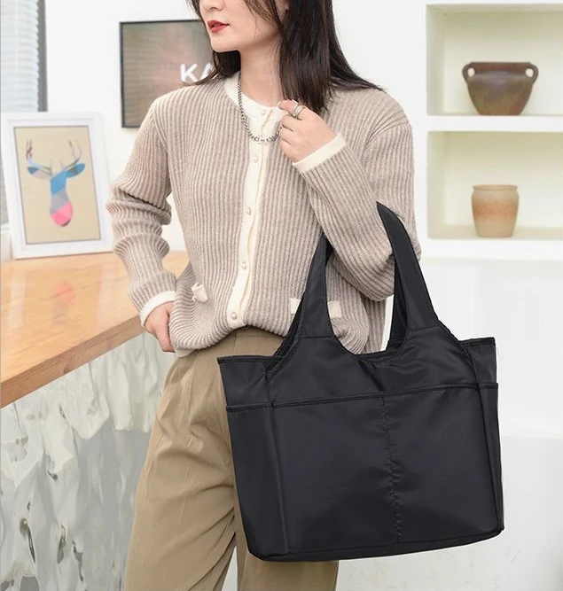 Versatile Shoulder Bag Made of Nylon for Travel and Everyday Use