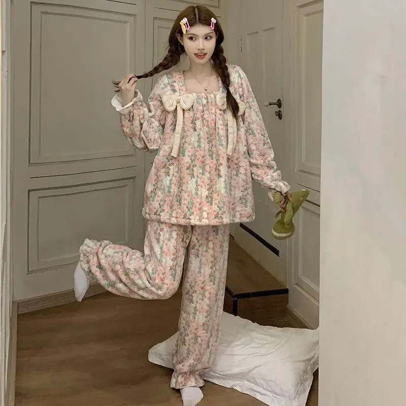 

Thickened and Warm in Autumn and Winter New Sweet Popular Home Clothing Set Fashion Homewear Coral Fleece Pajamas for Women Sets