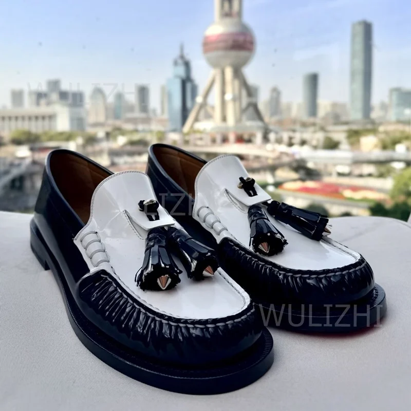 

Мужские туфли дерби из белой кожи с кисточками, черные матовые оксфорды с пряжкой, кожаным ремешком, на низком каблуке, для джентльменов, для вечерних мероприятий, повседневные, свадебные