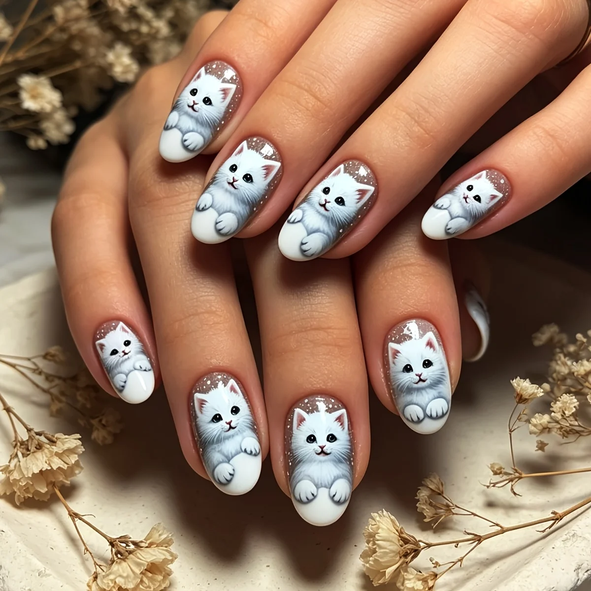 

24 pieces of short and medium-sized white cat pattern wearing armor, sweet and cool style cute cat fake nail patch, gradient fake nail patch, contrasting color droplet shaped wearing armor, convenient for daily gatherings, vacations and travel, nail patch