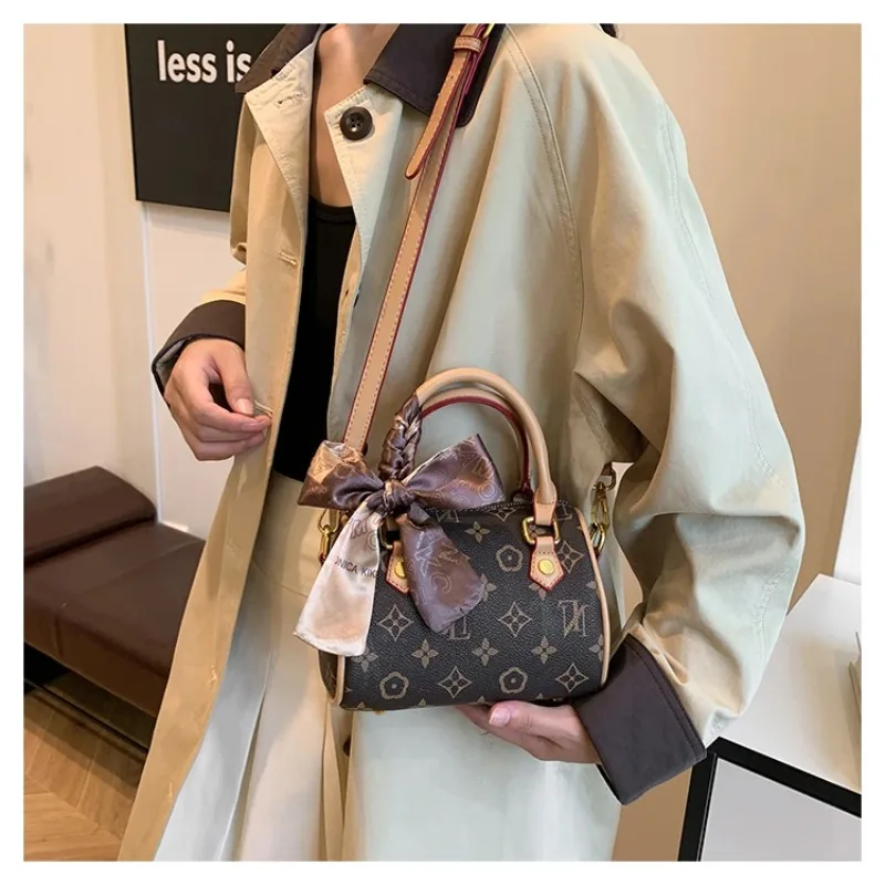 

High-End Textured Diaper Bag Classic Elegant Tote Unique Solid Color Messenger Handbag For Party Women