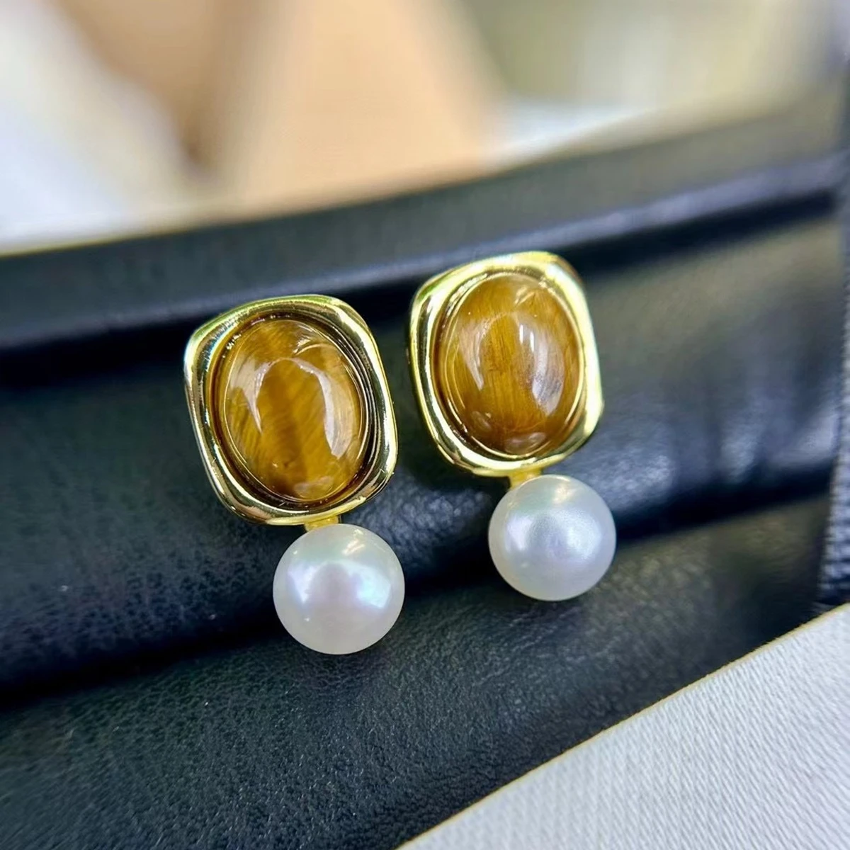 Fashionable Retro Caramel Amber Cat Eye Stone Paired with Natural Freshwater 7-8mm Pearl Sterling Silver Earrings