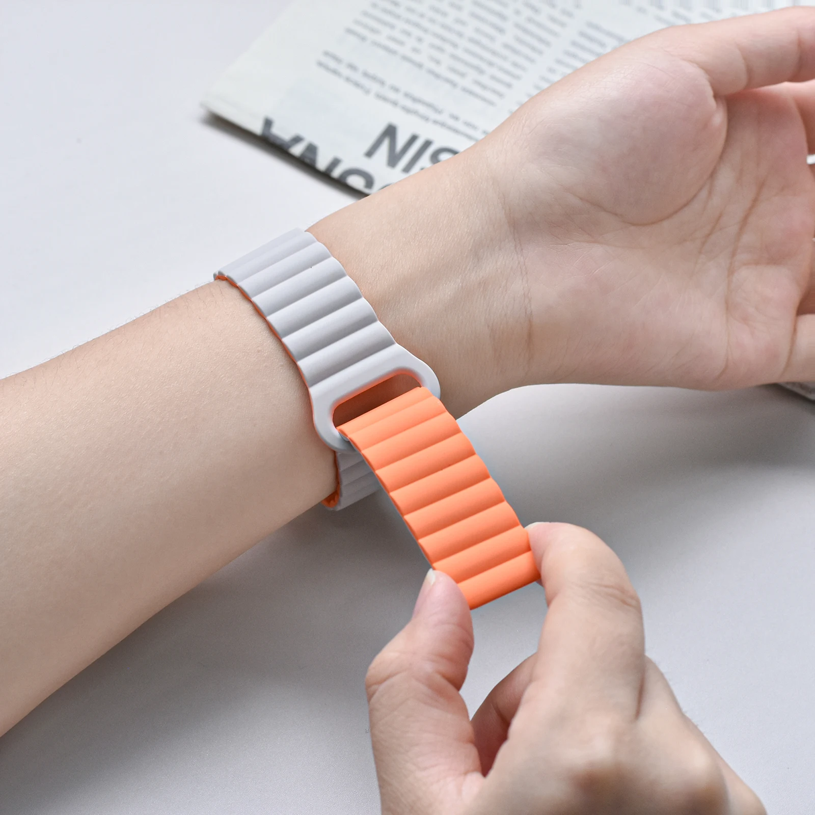 Magnetic Strap For Apple Watch Band 40mm 45mm 46mm 44 mm 41mm 49mm 42 38 Silicone Bracelet iWatch series 8 SE 6 7 8 9 10 Ultra 2