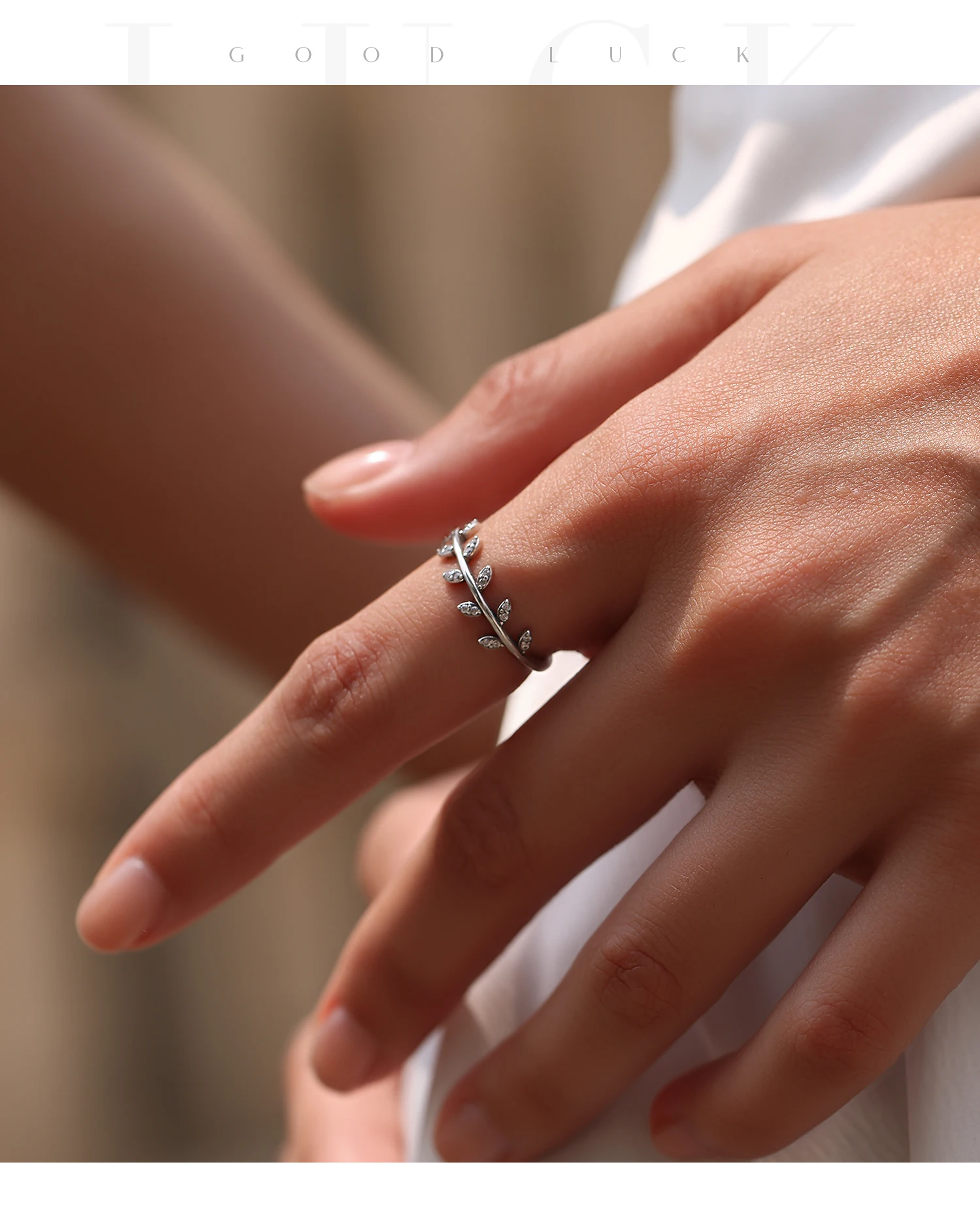 MODIAN Ring aus 925er-Sterlingsilber mit Blattzweig-Motiv, klarem Zirkonia, Olivenzweig, dünn, stapelbar, Fingerringe für Damen, Natur, edler Schmuck – Detail 7