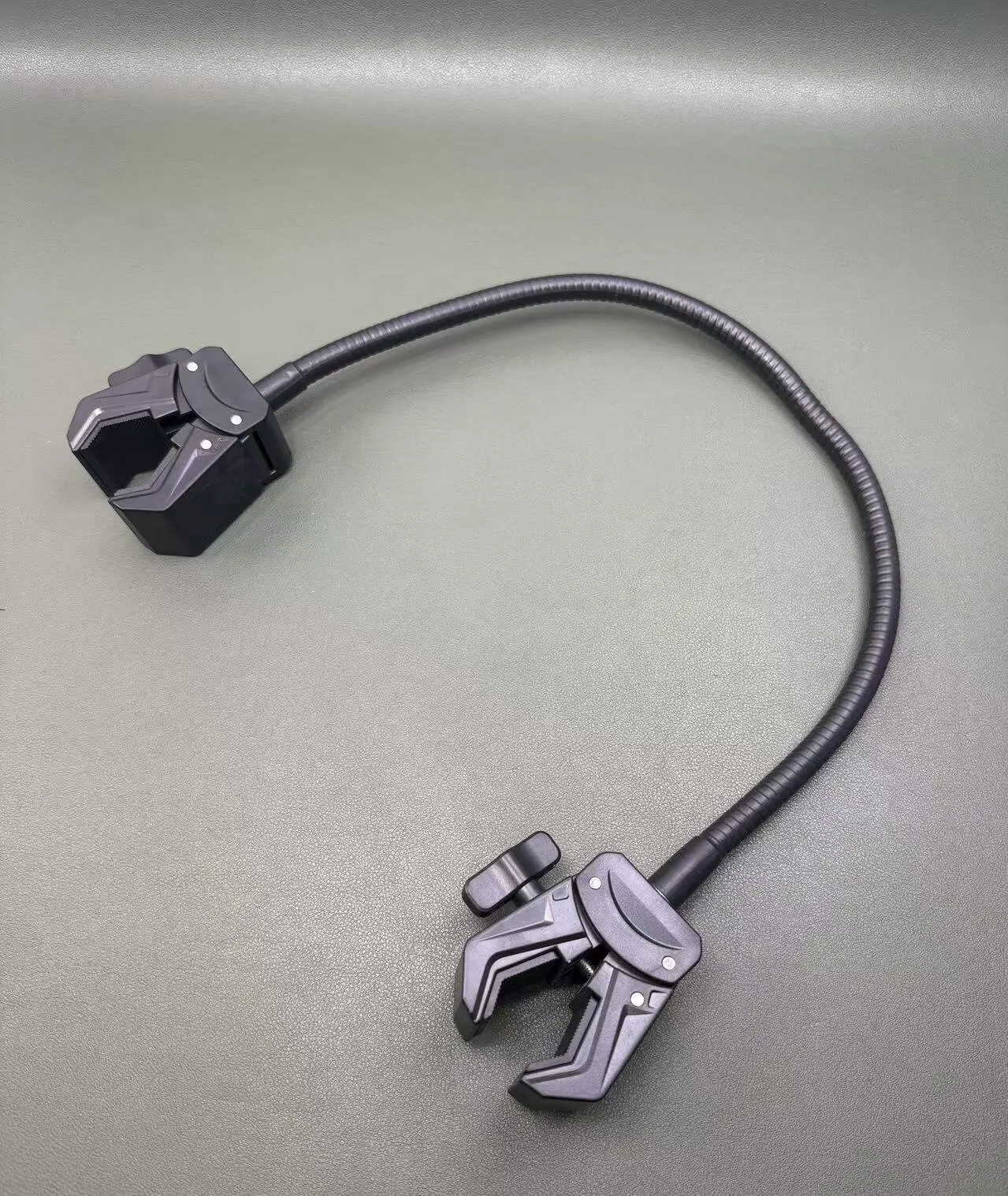 

Double Head Thickened Mecha Clamp for Cycling Or Selfies with Flexible Hose Extension 360 Degree Universal Joint