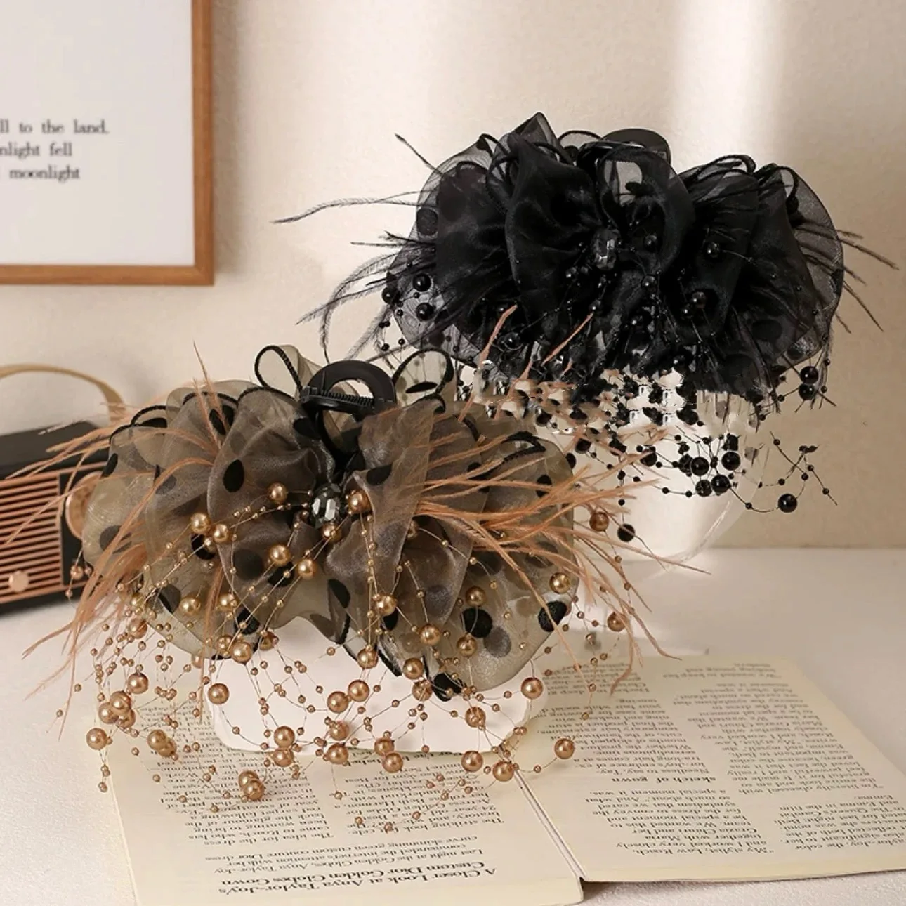 

Swan Lake Princess's new feather clip with high appearance and temperament hair accessory, shark clip at the back of the head