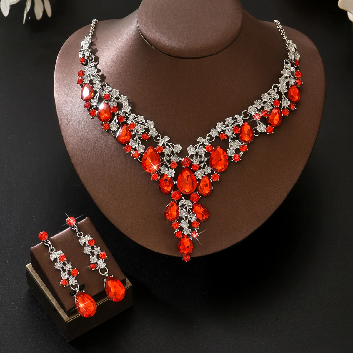 Edles Brautkleid mit Diamantbesatz, Prunkvolle Halskette, Ohrring-Set, Beliebtes Geschenk-Accessoire für Mädchen – Detail 24