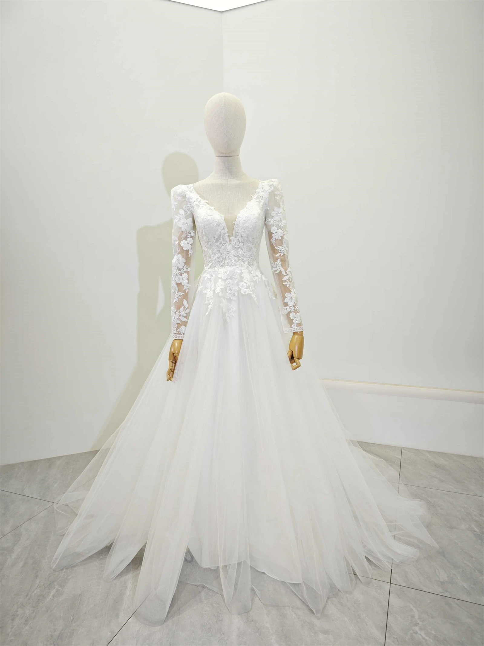 V-Neck Long Sleeve Elegant Wedding Dress Beaded Lace Women's Wedding Dress A-Line With Small Train Bridal Wedding Dress