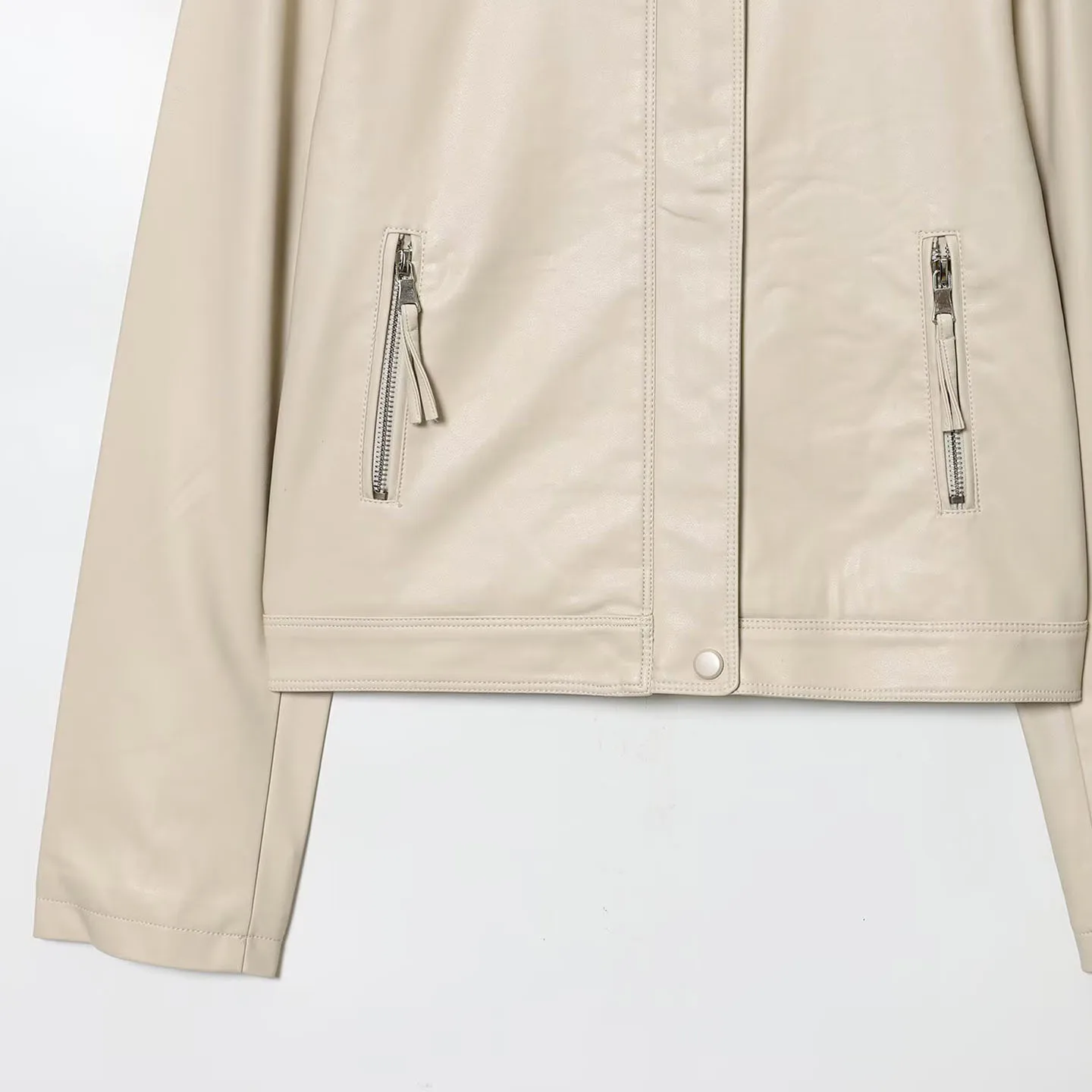 カジュアルレディースレザージャケット2025秋新作ジッパーファッション多用途個性通勤風ストレートチューブタイプ