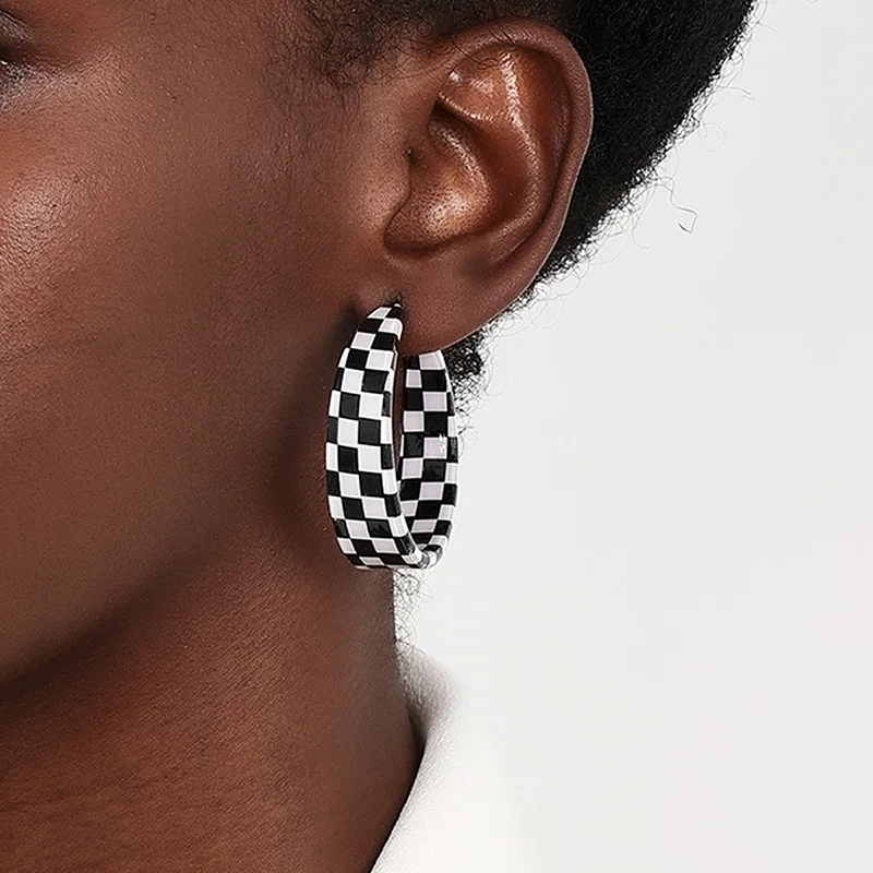 Fashion Classic Commute Checkerboard Color Contrast C-shaped Earrings Street Shot Commuter Daily Wear Ladies Big Hoops for Women