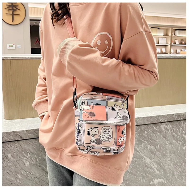 

2025 New Snoopy Printed Canvas One-shoulder Crossbody Mobile Phone Bag Large Capacity Fashionable Water-resistant Animation Bag