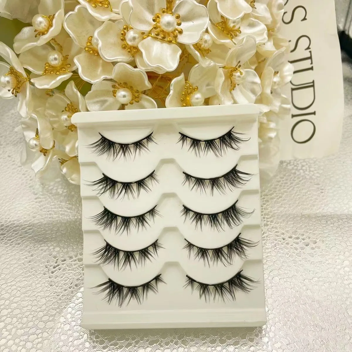 ふわふわのヨーロッパとアメリカンスタイルのつけまつげ、細長い尾、混合血の太いバービーのコミックまつげ、ワンピース