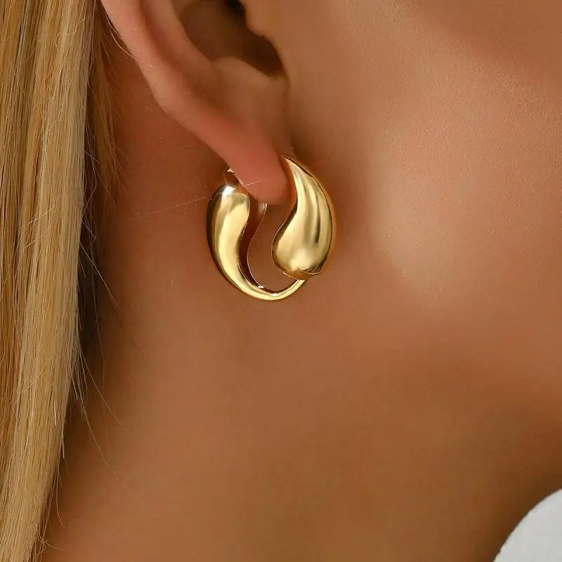 Korean Fashion Gold Color U Earrings For Women Metal Earing Jewelry 2025 Trending New Vintage Silver Color Oval Hoop Earrings A1